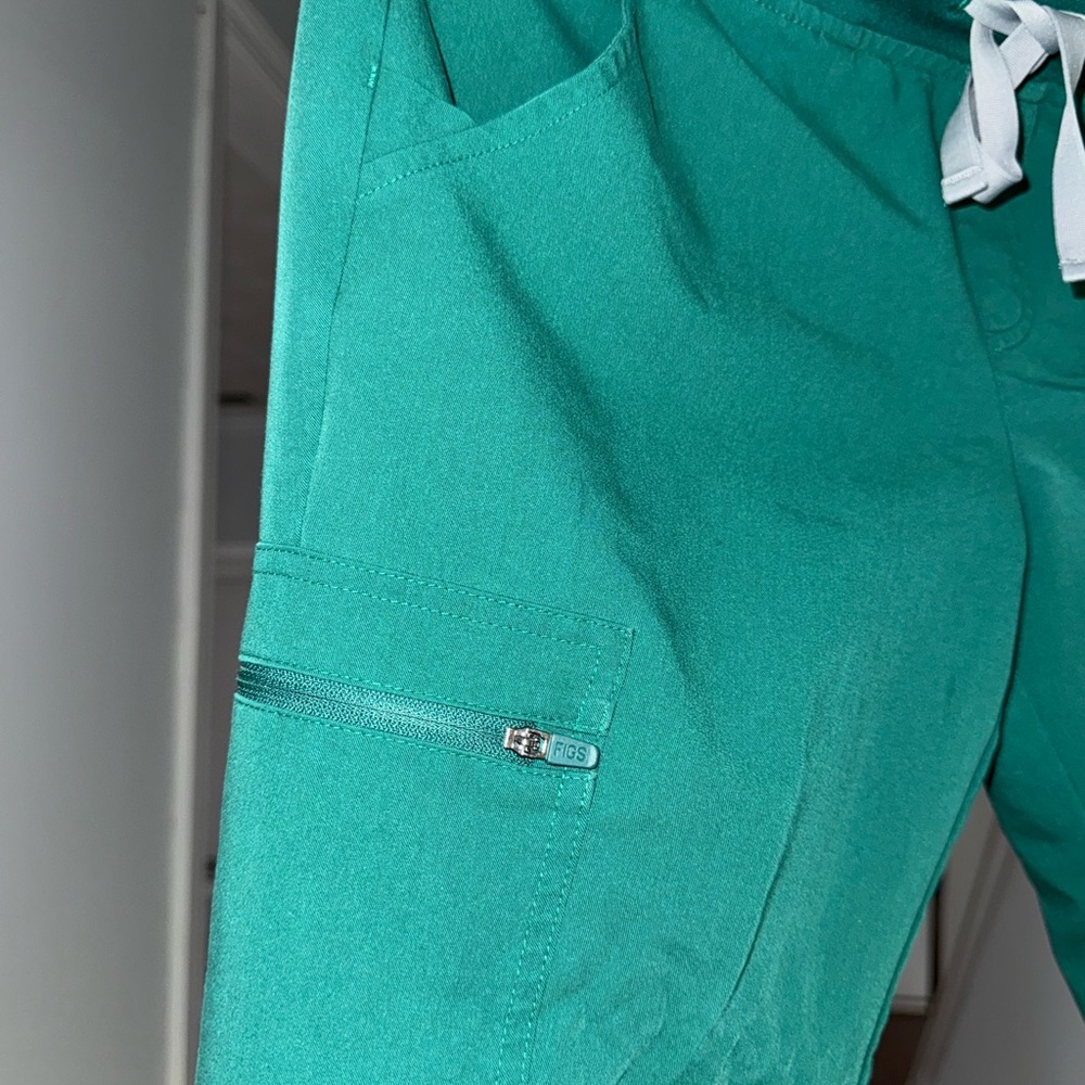 High Waisted Zamora Jogger Scrub Pants,Hunter green , size S - Picture 3 of 8